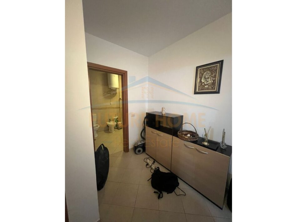 Tirane, jepet me qera apartament 2+1+Ballkon Kati 3, 112 m² 700 € (DON BOSKO PRANE BAR FAMED)