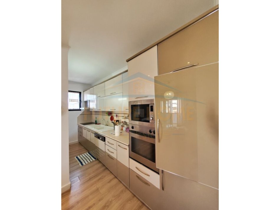 ALF45715 Tirane, jepet me qera apartament 3+1 Kati 7, 157 m² 800 € (Myslym Shyri)