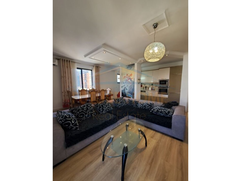 ALF45715 Tirane, jepet me qera apartament 3+1 Kati 7, 157 m² 800 € (Myslym Shyri)