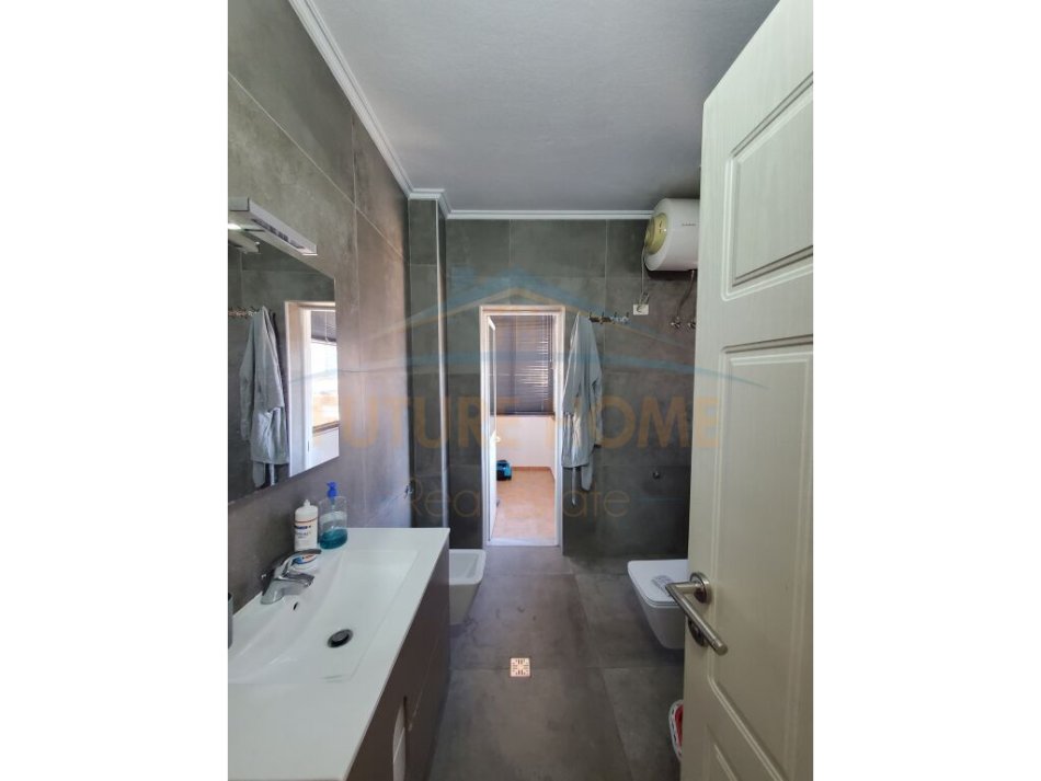 Tirane, jepet me qera apartament 3+1+Aneks+Ballkon Kati 7, 157 m² 900 € (Myslym Shyri)