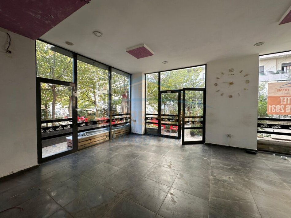 Tirane, shitet ambjent biznesi Kati 1, 53 m² 145.000 € (Unaza e Re)