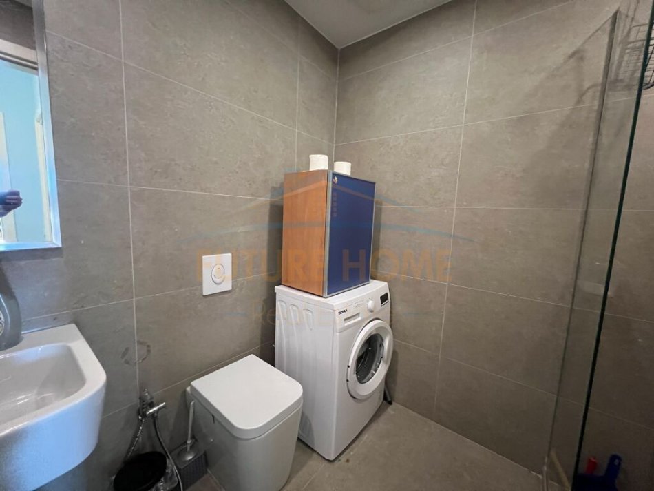 Tirane, jepet me qera apartament 2+1 Kati 9, 118 m² 650 € (Rruga e Kavajes)