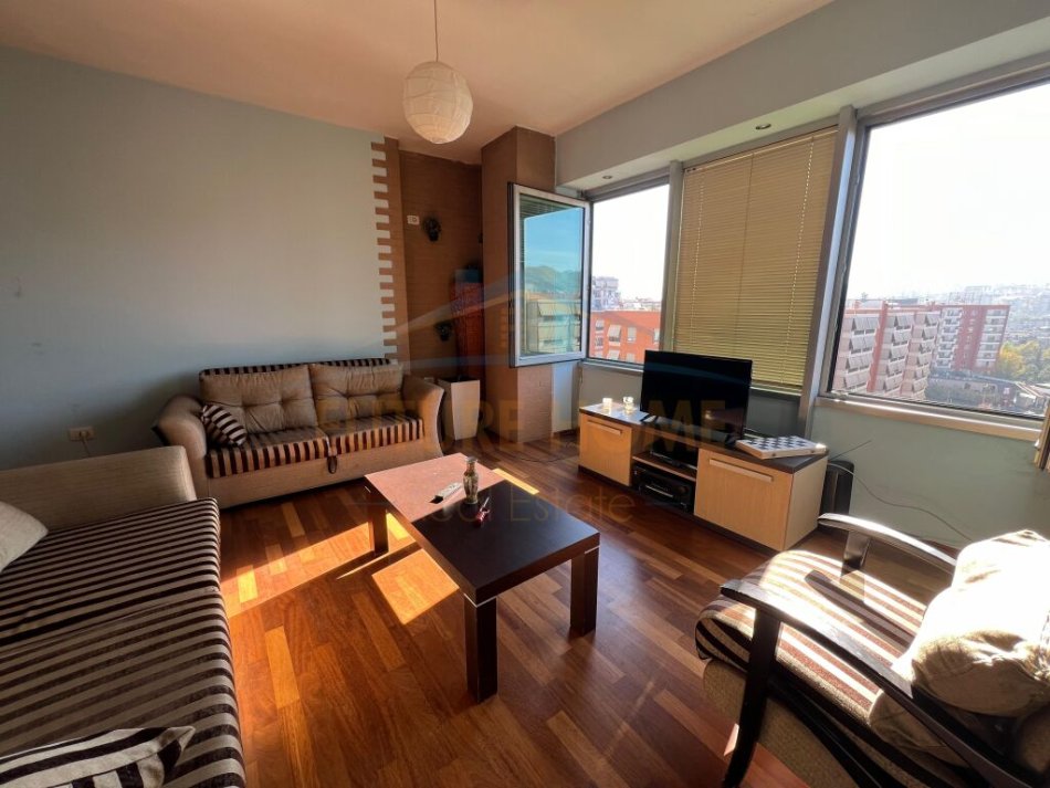 Tirane, jepet me qera apartament 2+1 Kati 9, 118 m² 650 € (Rruga e Kavajes)