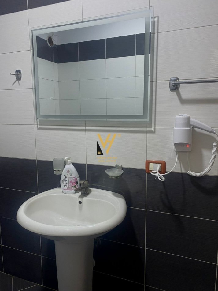 Tirane, jepet me qera apartament 1+1+Ballkon Kati 2, 65 m² 500 € (YZBERISHT)