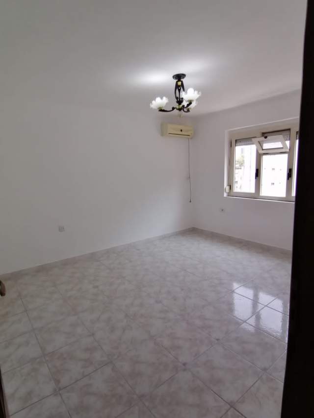 Tirane, jepet me qera apartament 2+1+A+BLK Kati 6, 105 m² 400 Euro (Islam Alla)