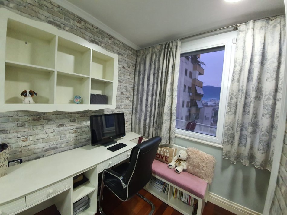 Shitet, Apartament 3+1, Rruga e Bogdanëve, Tiranë - 320000€ | 138 m²
