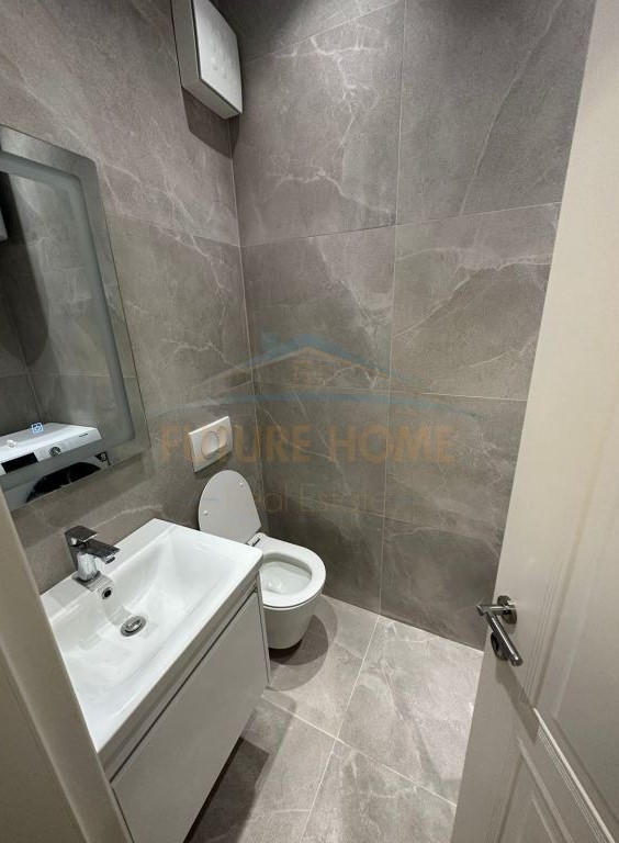 Tirane, jepet me qera apartament 2+1+Ballkon Kati 2, 120 m² 800 € (Komuna e Parisit, Kompleksi Kika 1)