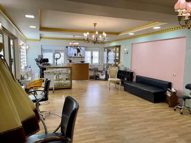 Tirane, jepet me qera ambjent biznesi Kati 1, 122 m² 1100 Euro (Qender te Piaza)
