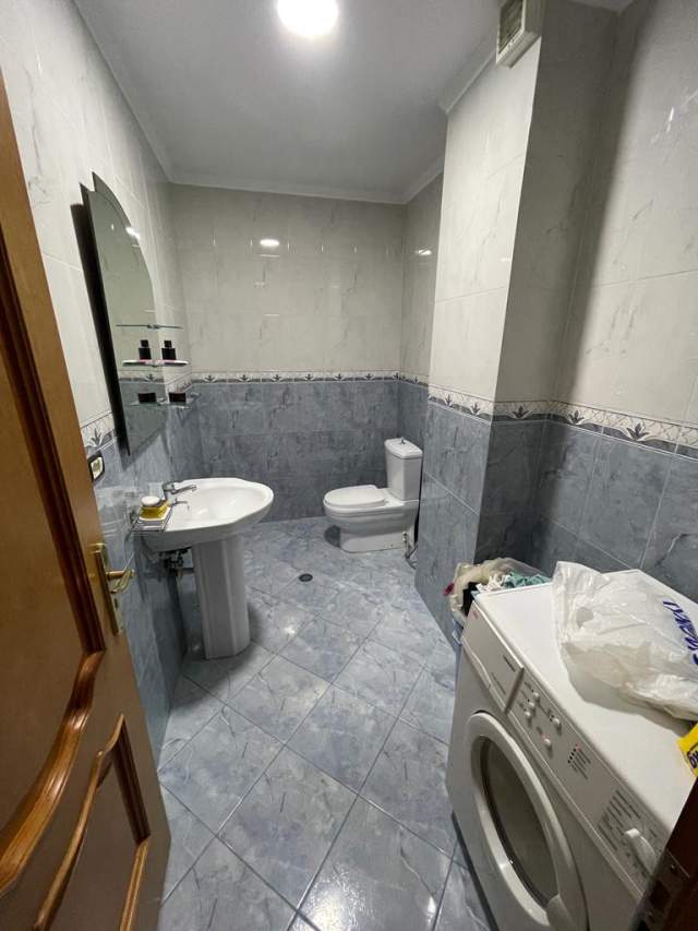 Tirane, jepet me qera apartament 2+1+BLK Kati 2, 100 m² 450 Euro (Kompleksi Ndregjoni)