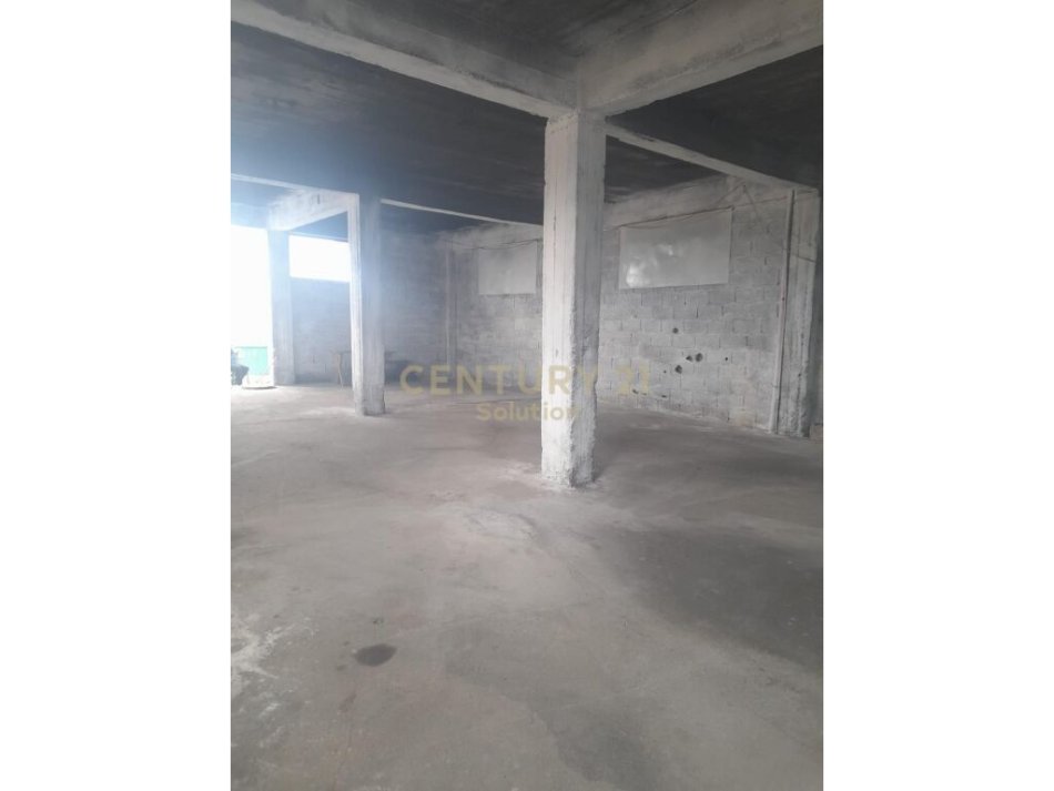 Tirane, jepet me qera ambjent biznesi Kati 0, 100 m² 500 € (në zonën e Ish-Doganës në Tiranë)
