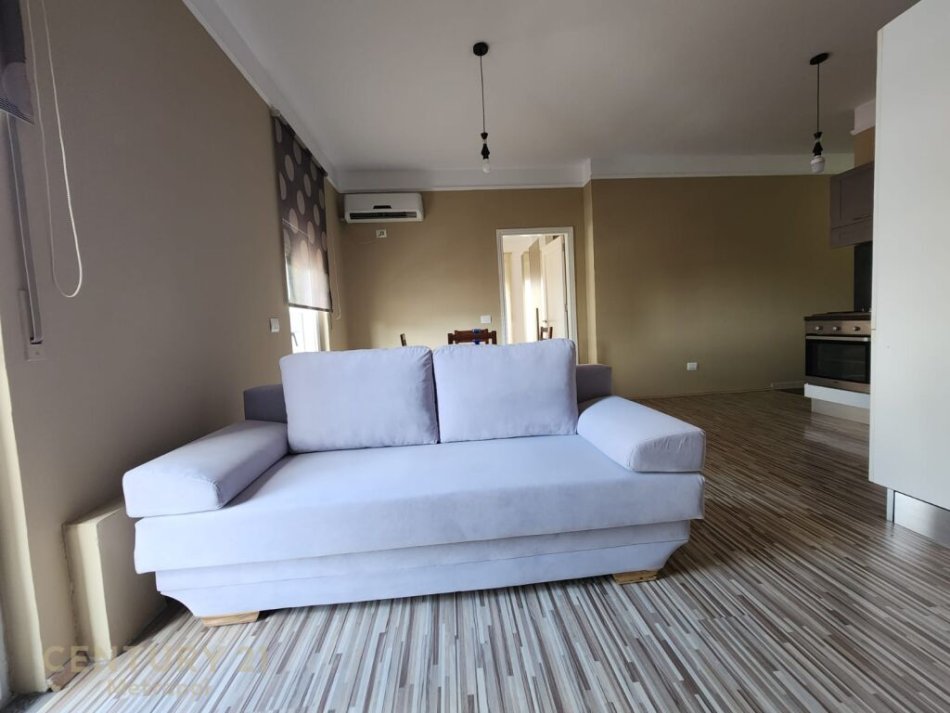 Tirane, jepet me qera apartament 2+1 Kati 5, 100 m² 600 € (Myslym Shyri)