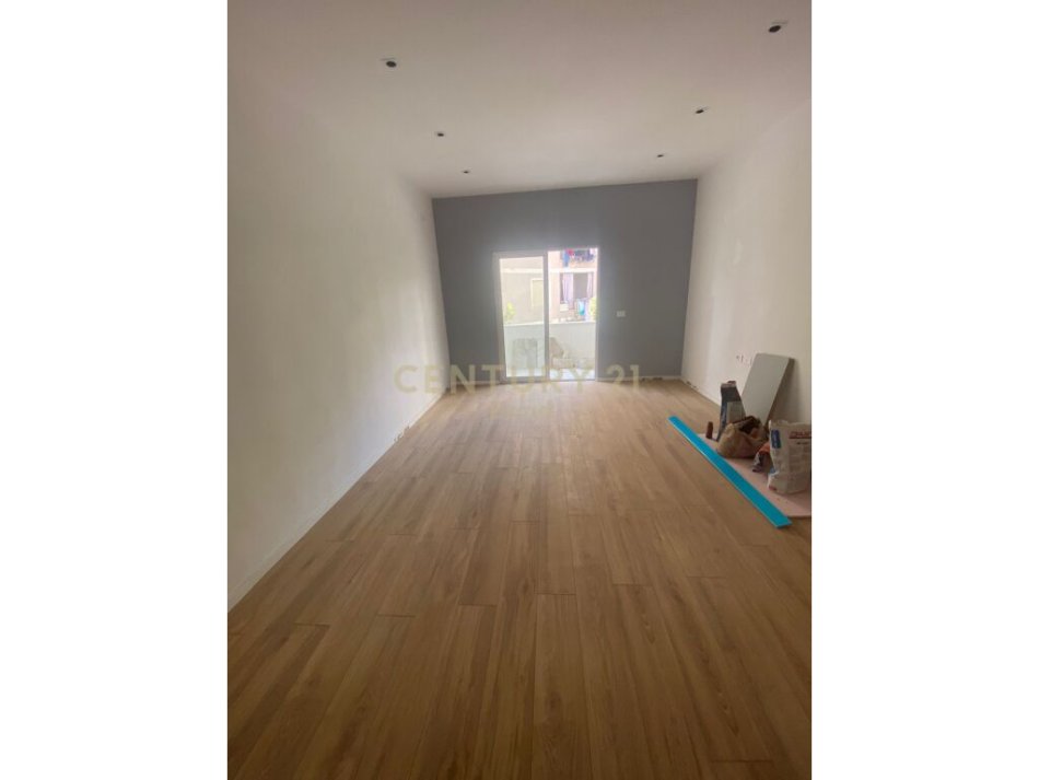 Tirane, shitet apartament 1+1+Ballkon Kati 1, 57 m² 71.000 € (Shitet Apartament 1+1 ne Fresk)