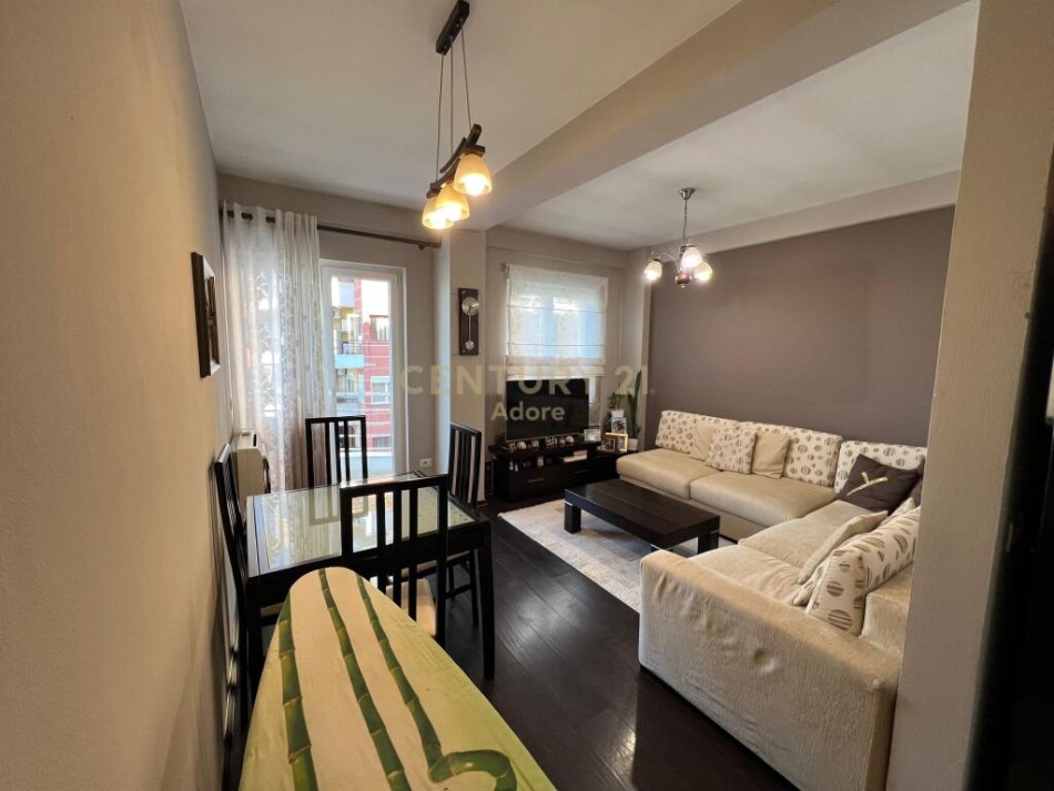 Tirane, shitet apartament 2+1+Ballkon , 85 m² 105.000 € (Apartament 2+1 per Shitje ne Yzberisht!)
