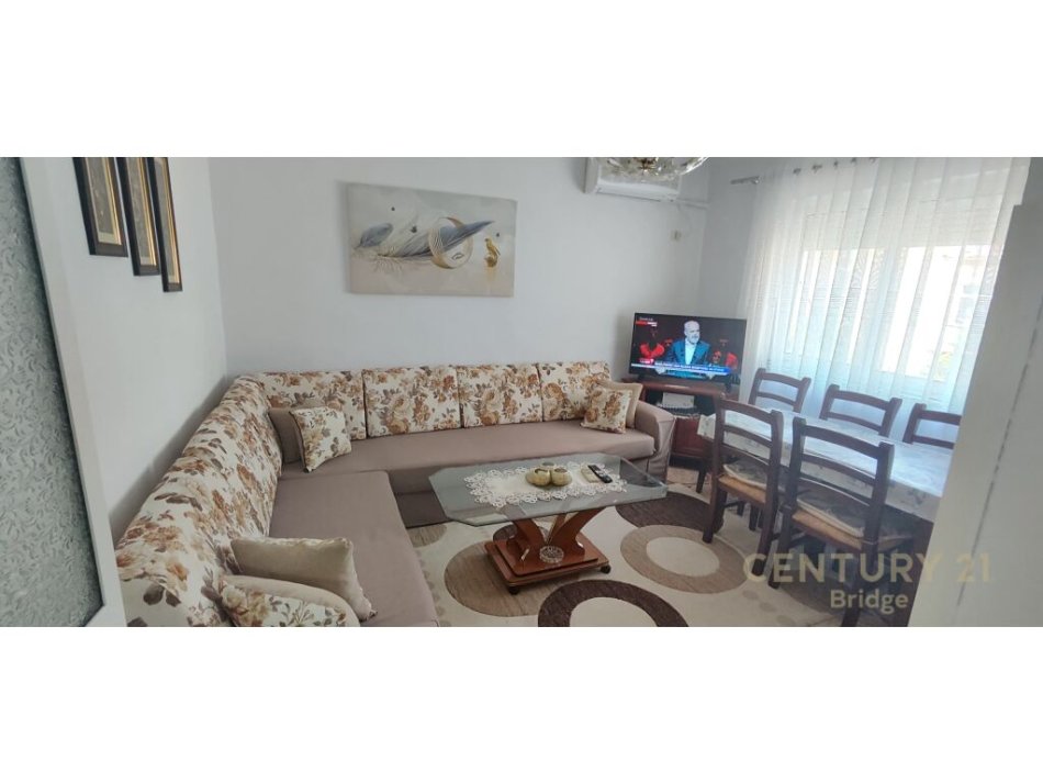 Tirane, shitet apartament 2+1+Ballkon Kati 4, 70 m² 110.000 € (PRANË MATERNITETIT TË RI)
