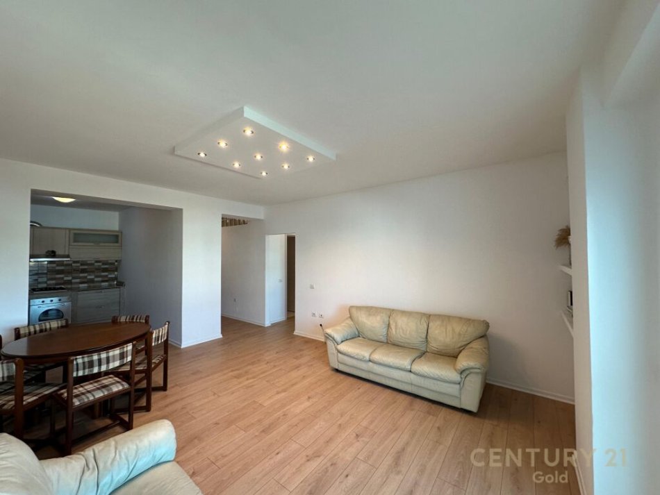Tirane, shitet apartament 2+1+Ballkon Kati 4, 114 m² 199.000 € (prane rruges "RIZA CEROVA")
