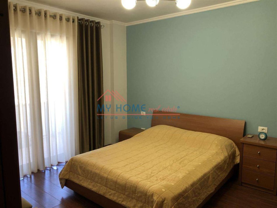 Tirane, jepet me qera apartament 3+1+Ballkon Kati 6, 150 m² 1.100 € 