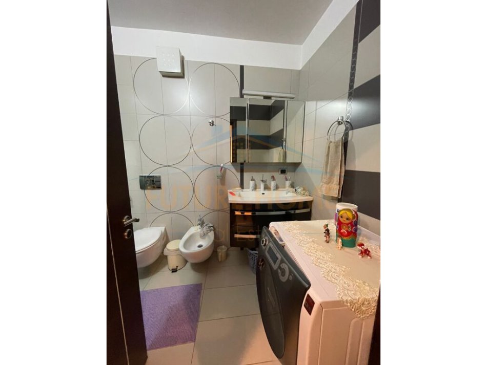 Tirane, shes apartament 2+1+Ballkon Kati 2, 105 m² 225.000 € (Liqeni Thate)