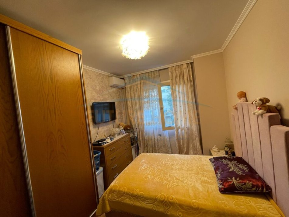 Tirane, shes apartament 2+1+Ballkon Kati 2, 105 m² 225.000 € (Liqeni Thate)