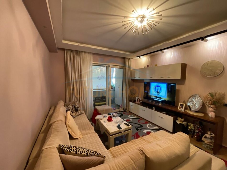 Tirane, shes apartament 2+1+Ballkon Kati 2, 105 m² 225.000 € (Liqeni Thate)