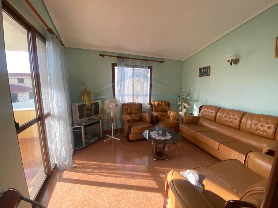 Tirane, jepet me qera apartament 3 Katshe Kati 0, 261 m² 700 € (Rruga Bajram Allaraj)