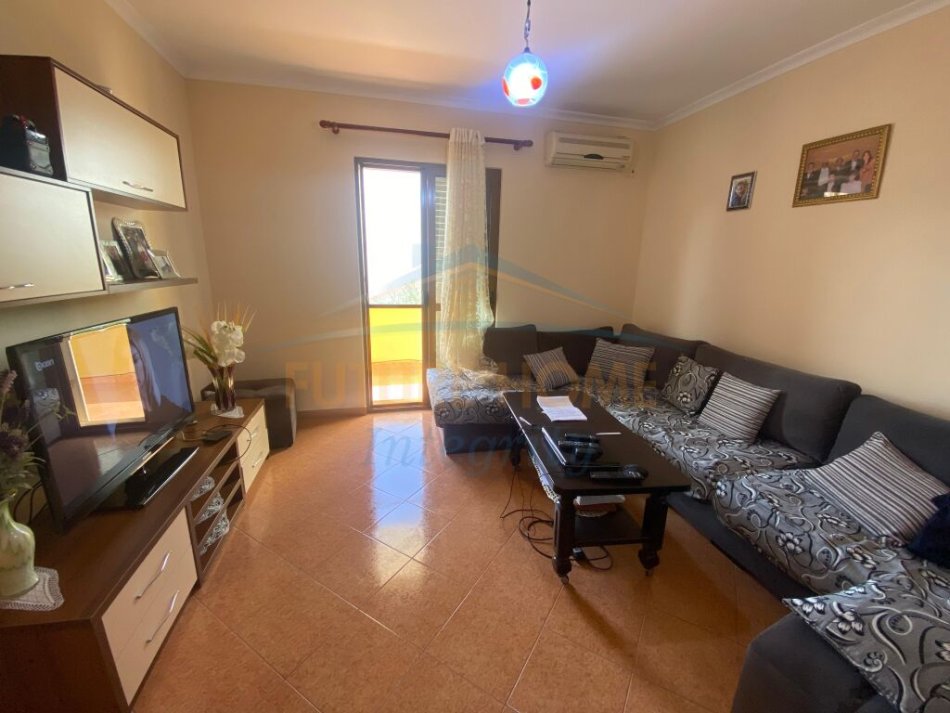 Tirane, jepet me qera apartament 3 Katshe Kati 0, 261 m² 700 € (Rruga Bajram Allaraj)