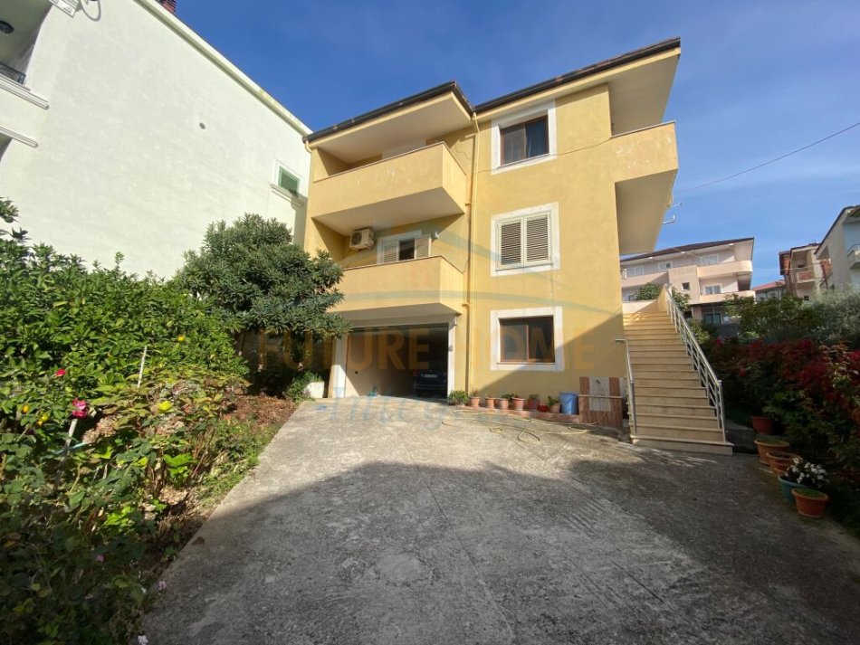 Tirane, jepet me qera apartament 3 Katshe Kati 0, 261 m² 700 € (Rruga Bajram Allaraj)