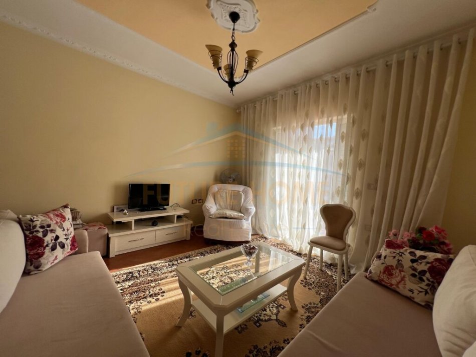 Tirane, jepet me qera apartament 2+1+Aneks+Ballkon Kati 1, 160 m² 550 € (Unaza e Re)
