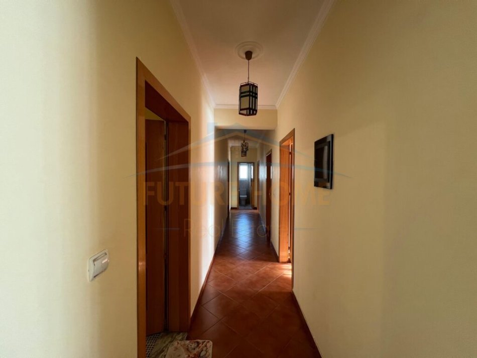 Tirane, jepet me qera apartament 2+1 Kati 1, 160 m² 550 € (UNAZA E RE ASTIR)