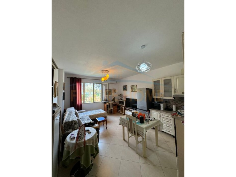 Tirane, shes apartament 1+1+Ballkon Kati 2, 70 m² 150.000 € (Kopshti Zoologjik)