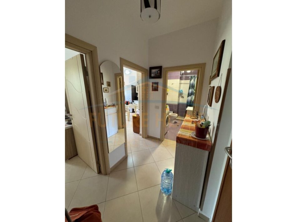 Tirane, shes apartament 1+1+Ballkon Kati 2, 70 m² 150.000 € (Kopshti Zoologjik)