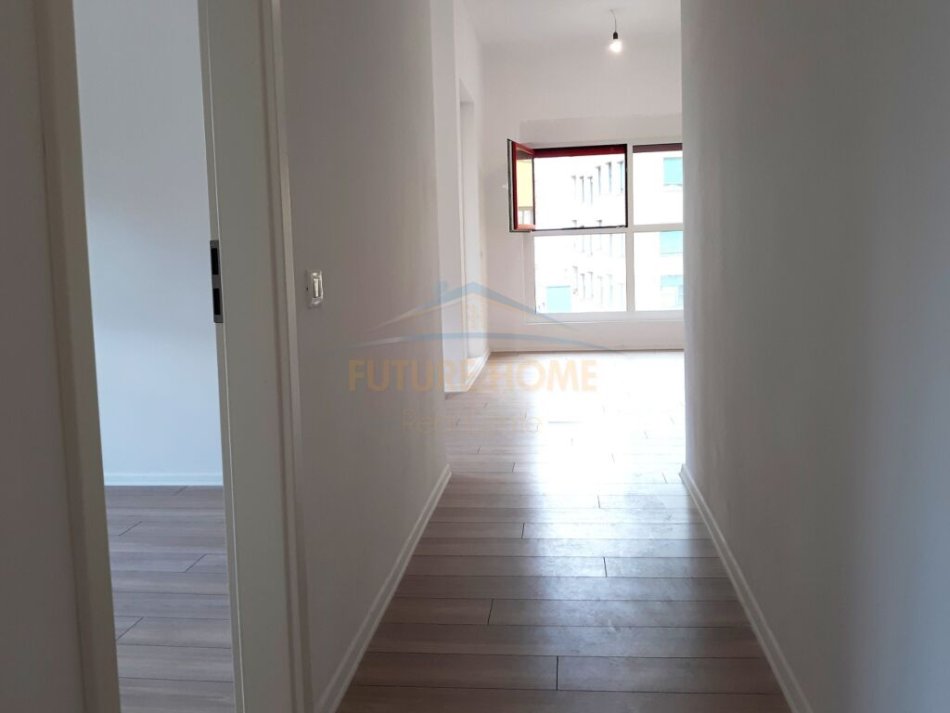 Tirane, shitet apartament 1+1+Ballkon Kati 3, 67 m² 93.000 € (Mangalem)