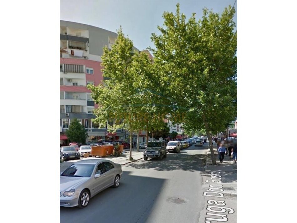 Tirane, jepet me qera ambjent biznesi Kati 0, 150 m² 2.000 € 