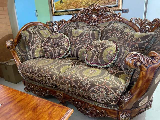 Tirane, shes Komplet Divanash 2.500 Euro