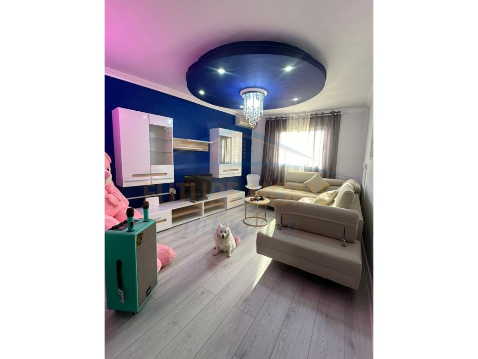 Tirane, jepet me qera apartament 1+1+Ballkon Kati 2, 65 m² 700 € (Shkolla e Kuqe ,prane rruges Haxhi Sina )