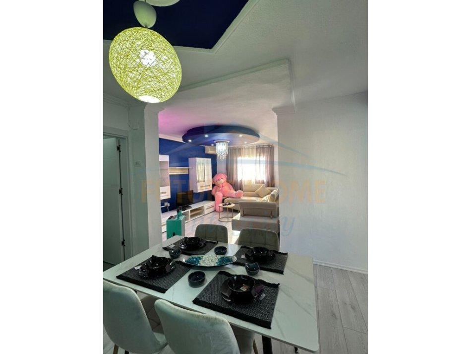 Tirane, jepet me qera apartament 1+1+Ballkon Kati 2, 65 m² 700 € (Shkolla e Kuqe ,prane rruges Haxhi Sina )