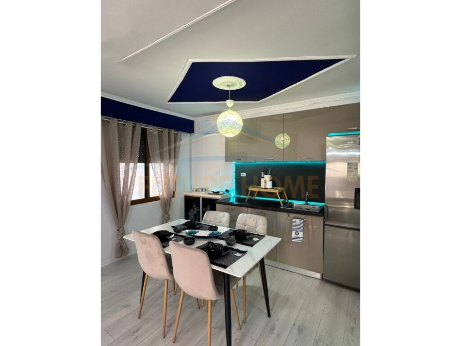 Tirane, jepet me qera apartament 1+1+Ballkon Kati 2, 65 m² 700 € (Shkolla e Kuqe ,prane rruges Haxhi Sina )