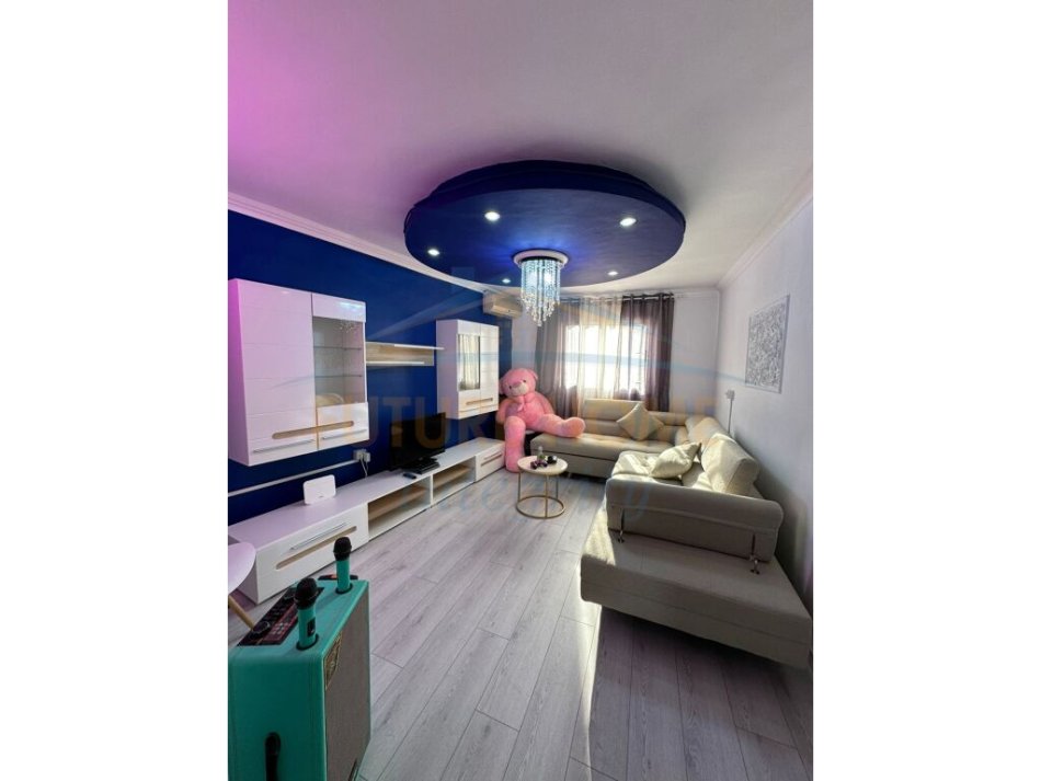 Tirane, jepet me qera apartament 1+1+Ballkon Kati 2, 65 m² 700 € (Shkolla e Kuqe ,prane rruges Haxhi Sina )