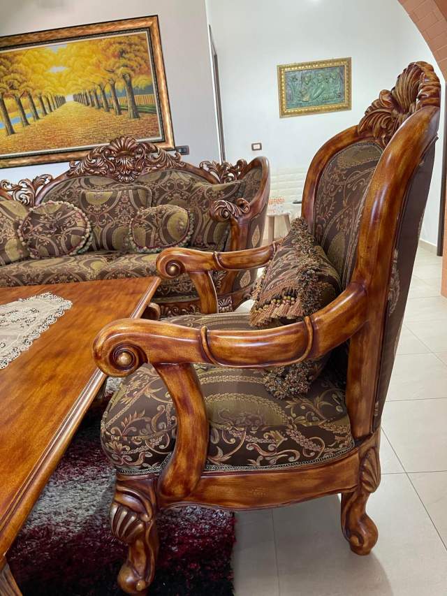 Tirane, shes Komplet Divanash 2.500 Euro