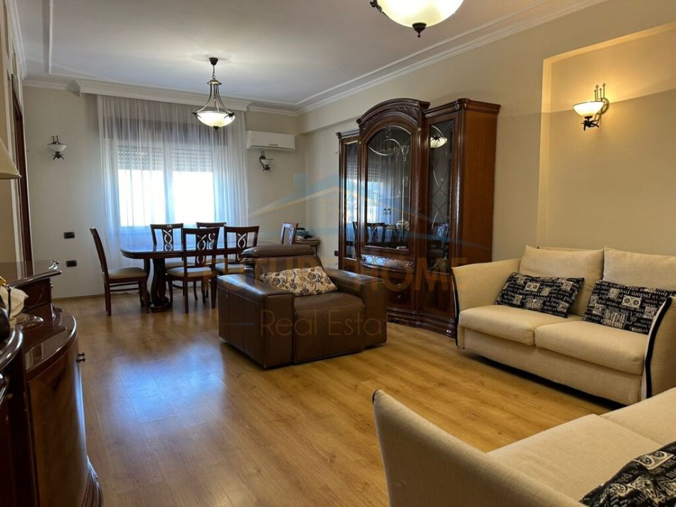 Tirane, jepet me qera apartament 2+1 Kati 6, 110 m² 700 € (Rruga e Durresit)