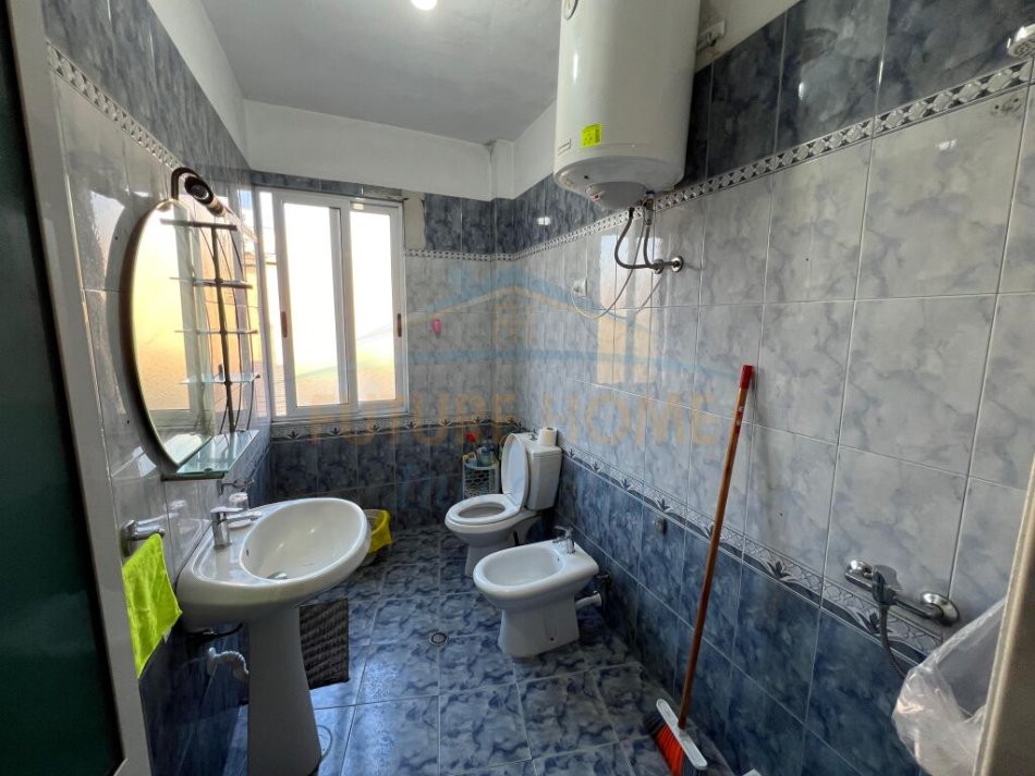 Tirane, jepet me qera apartament 1+1 Kati 5, 72 m² 450 € (Rruga Dibres)