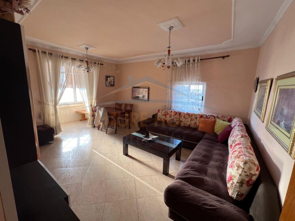 Tirane, jepet me qera apartament 1+1 Kati 5, 71 m² 450 € (Rrugës Ferit Xhajko)