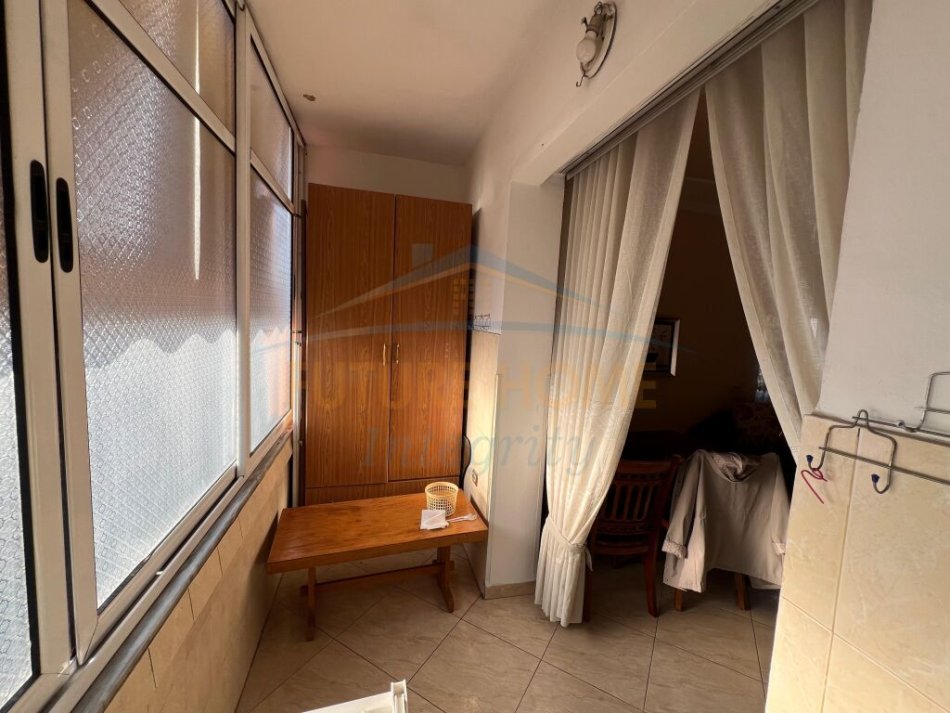 Tirane, jepet me qera apartament 1+1 Kati 5, 71 m² 450 € (Rrugës Ferit Xhajko)