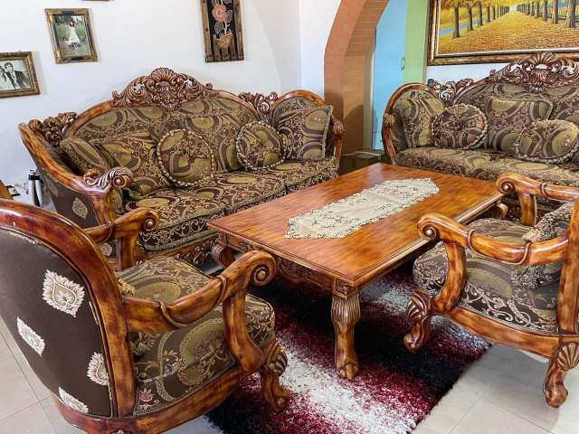 Tirane, shes Komplet Divanash 2.500 Euro