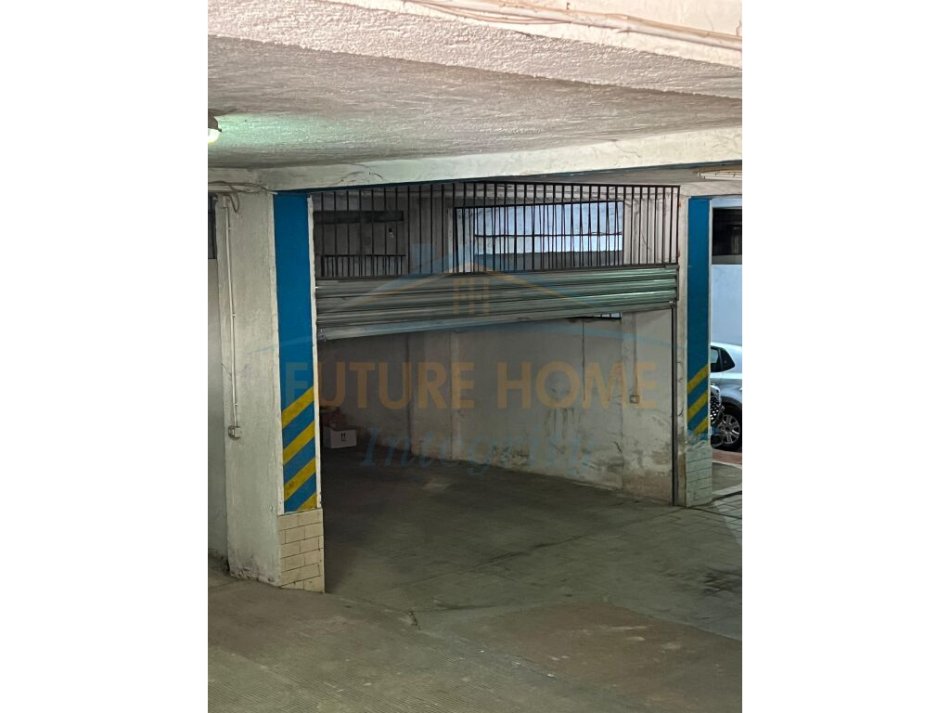 Tirane, jepet me qera ambjent biznesi Kati 0, 76 m² 650 € (Rruga Vllazen Huta, prane INSTAT)