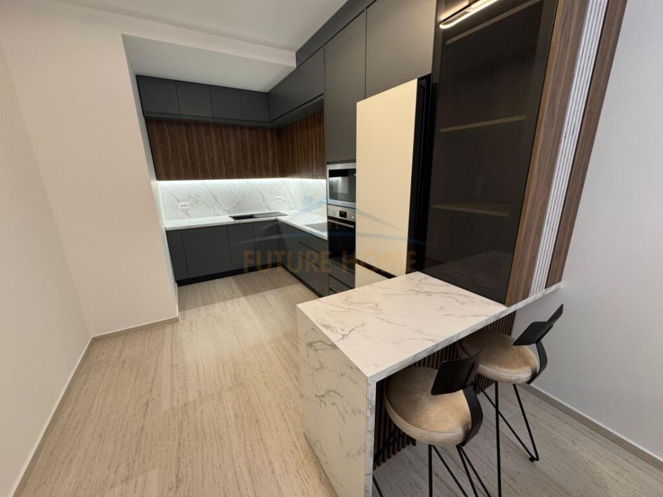 Tirane, shitet apartament 2+1+Aneks+Ballkon Kati 0, 113 m² 
