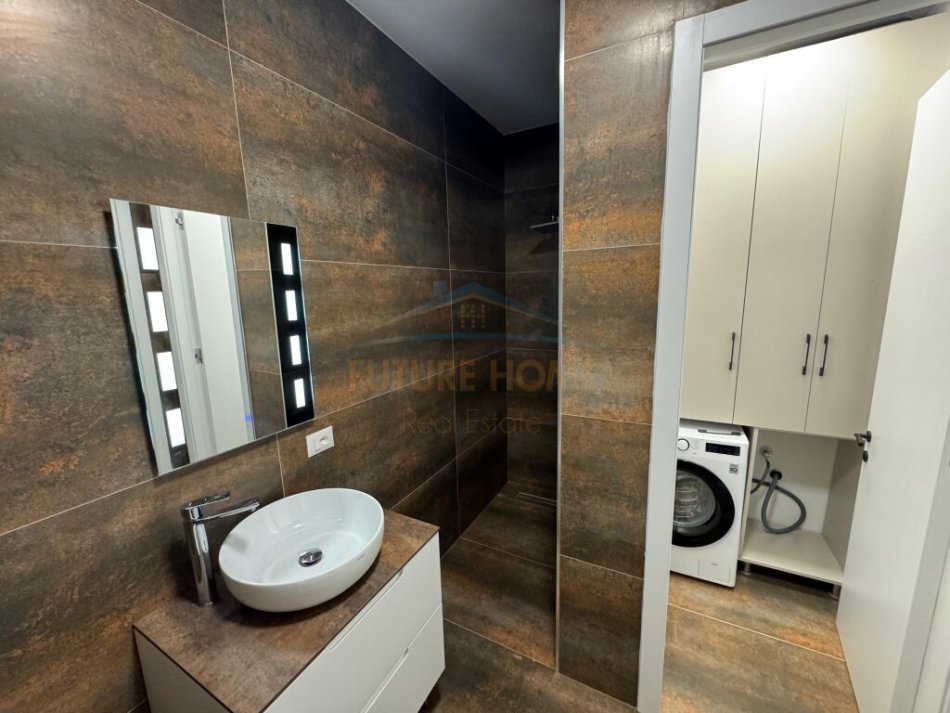 Tirane, shitet apartament 2+1+Aneks+Ballkon Kati 0, 113 m² 