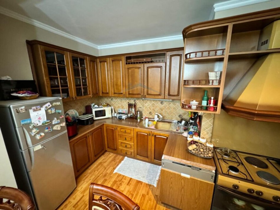 Tirane, shitet 2+1+Aneks+Ballkon Kati 6, 292.900 € 