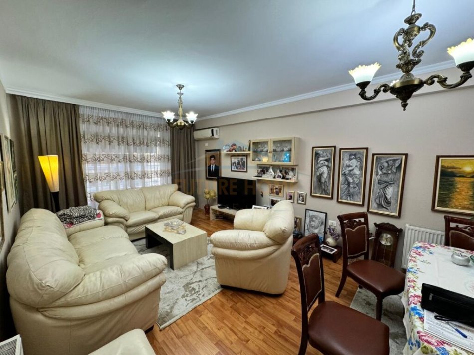 Tirane, shitet apartament 2+1 Kati 6, 120 m² 292.000 € (Kika 1)