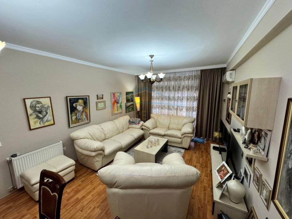 Tirane, shitet apartament 2+1+Aneks+Ballkon Kati 6, 120 m² 292.000 € (Kika 1 ,Komuna e Parisit)