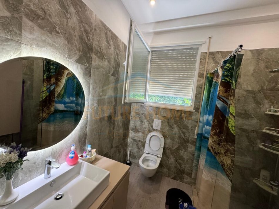Durres, shitet apartament 2+1+Ballkon Kati 0, 250 m² 380.000 € (gjiri i lalezit)